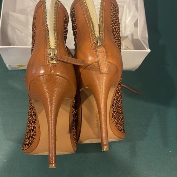 Nine West High Heel 👠 Open Toe Zipper in The Back Tie up Heels Size 8 - Picture 4 of 9